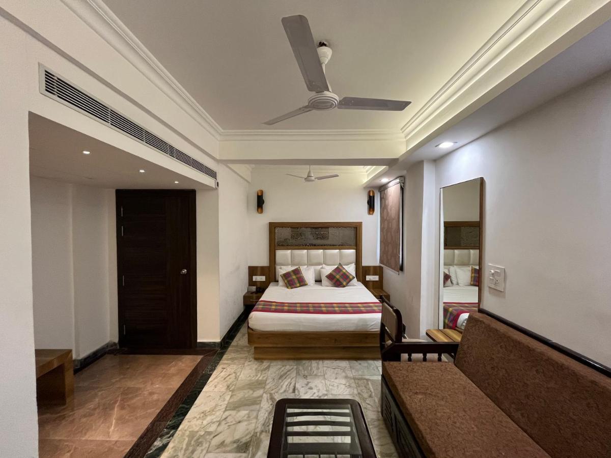 Hotel Moti Palace Агра Екстериор снимка