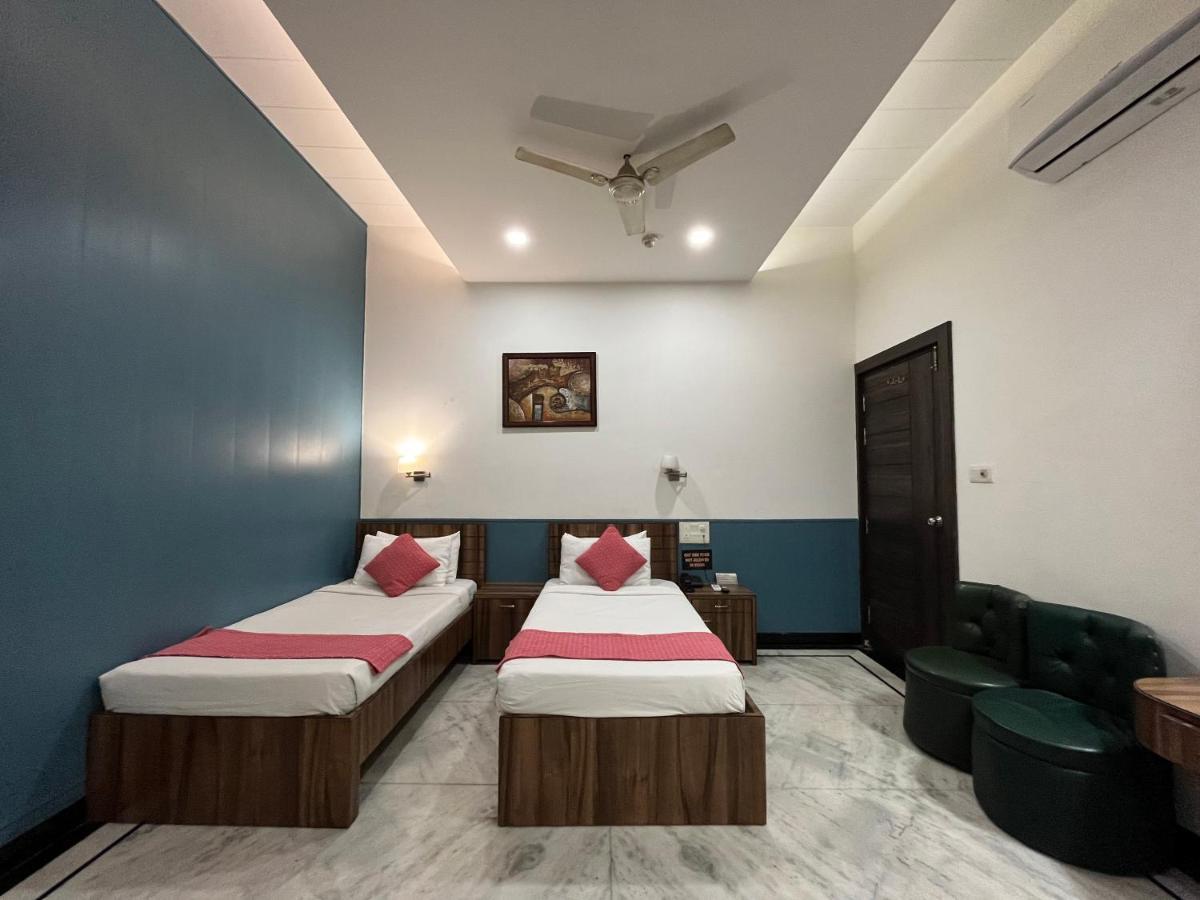 Hotel Moti Palace Агра Екстериор снимка