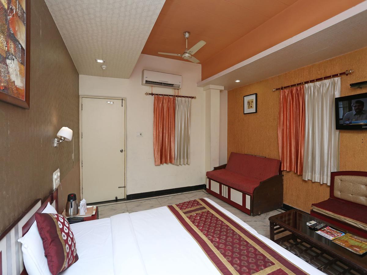Hotel Moti Palace Агра Екстериор снимка