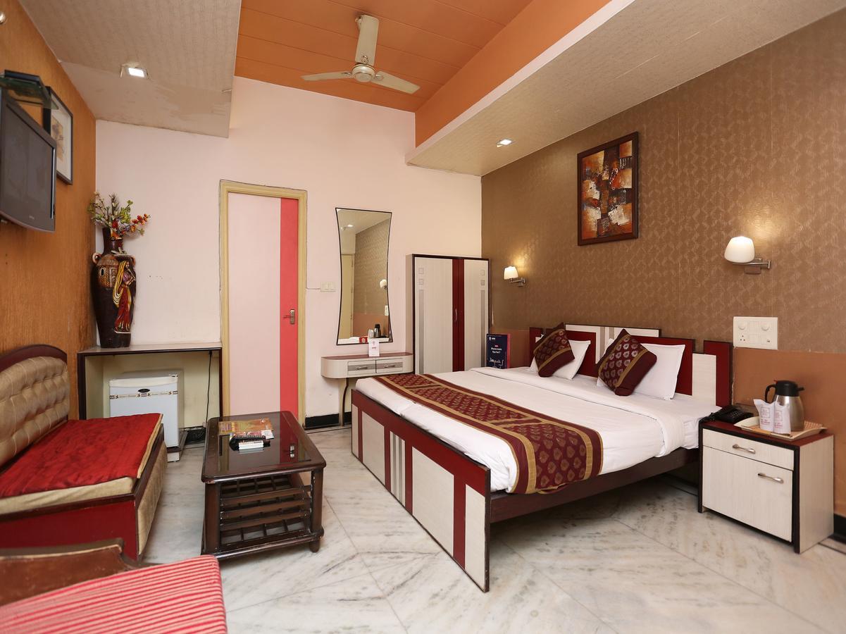 Hotel Moti Palace Агра Екстериор снимка