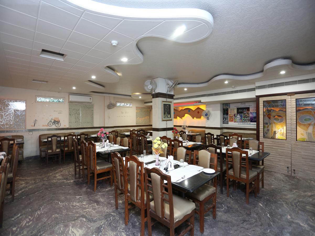 Hotel Moti Palace Агра Екстериор снимка