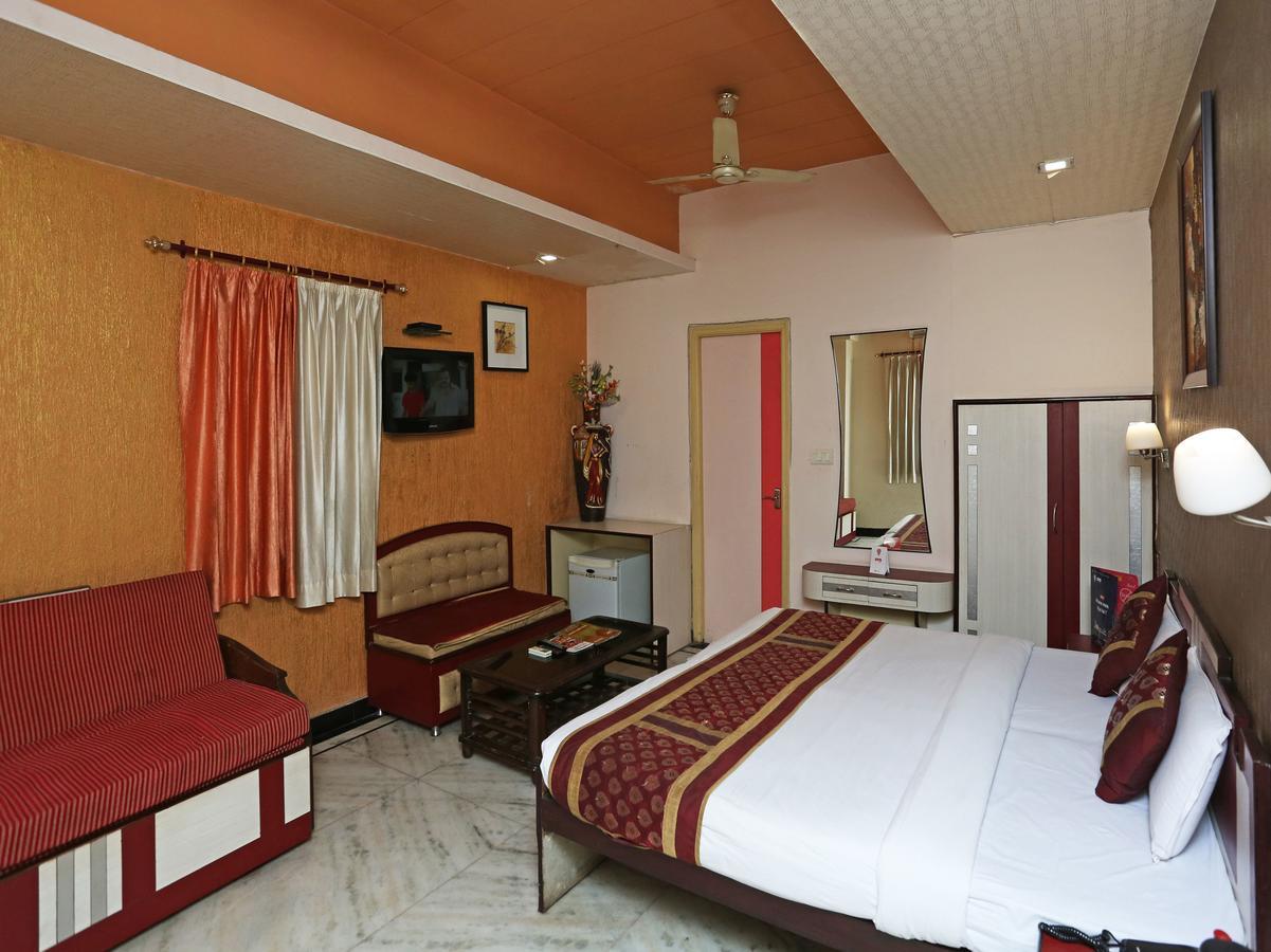 Hotel Moti Palace Агра Екстериор снимка