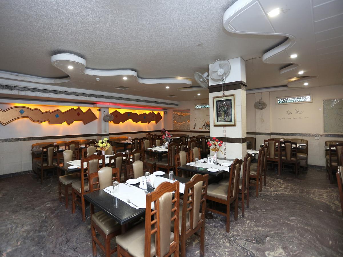 Hotel Moti Palace Агра Екстериор снимка