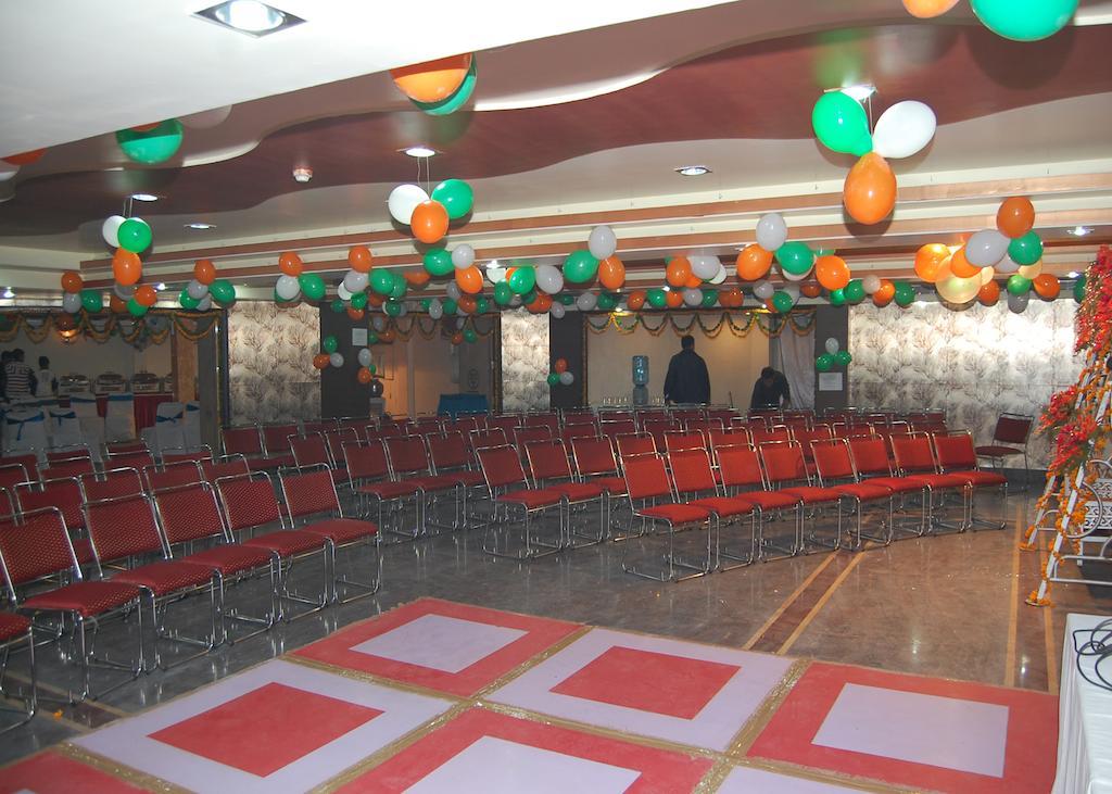 Hotel Moti Palace Агра Екстериор снимка