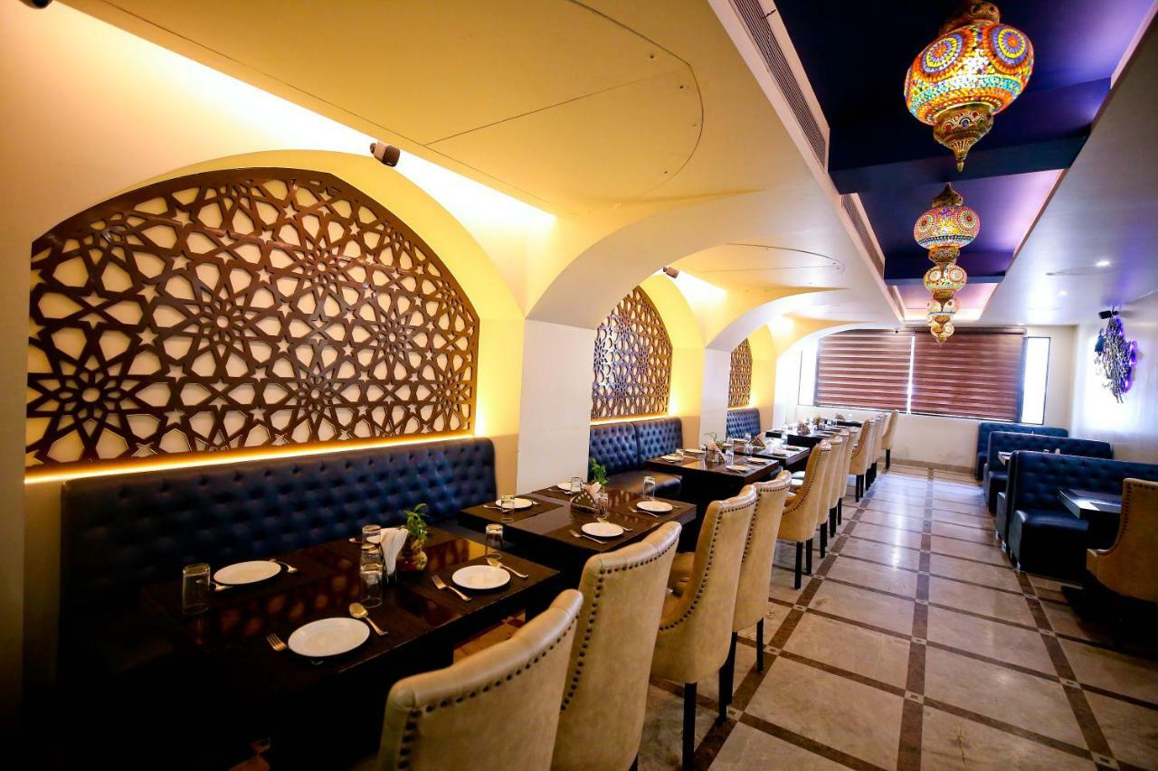 Hotel Moti Palace Агра Екстериор снимка