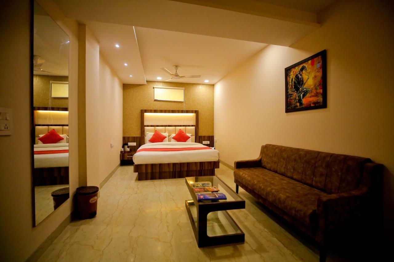 Hotel Moti Palace Агра Екстериор снимка