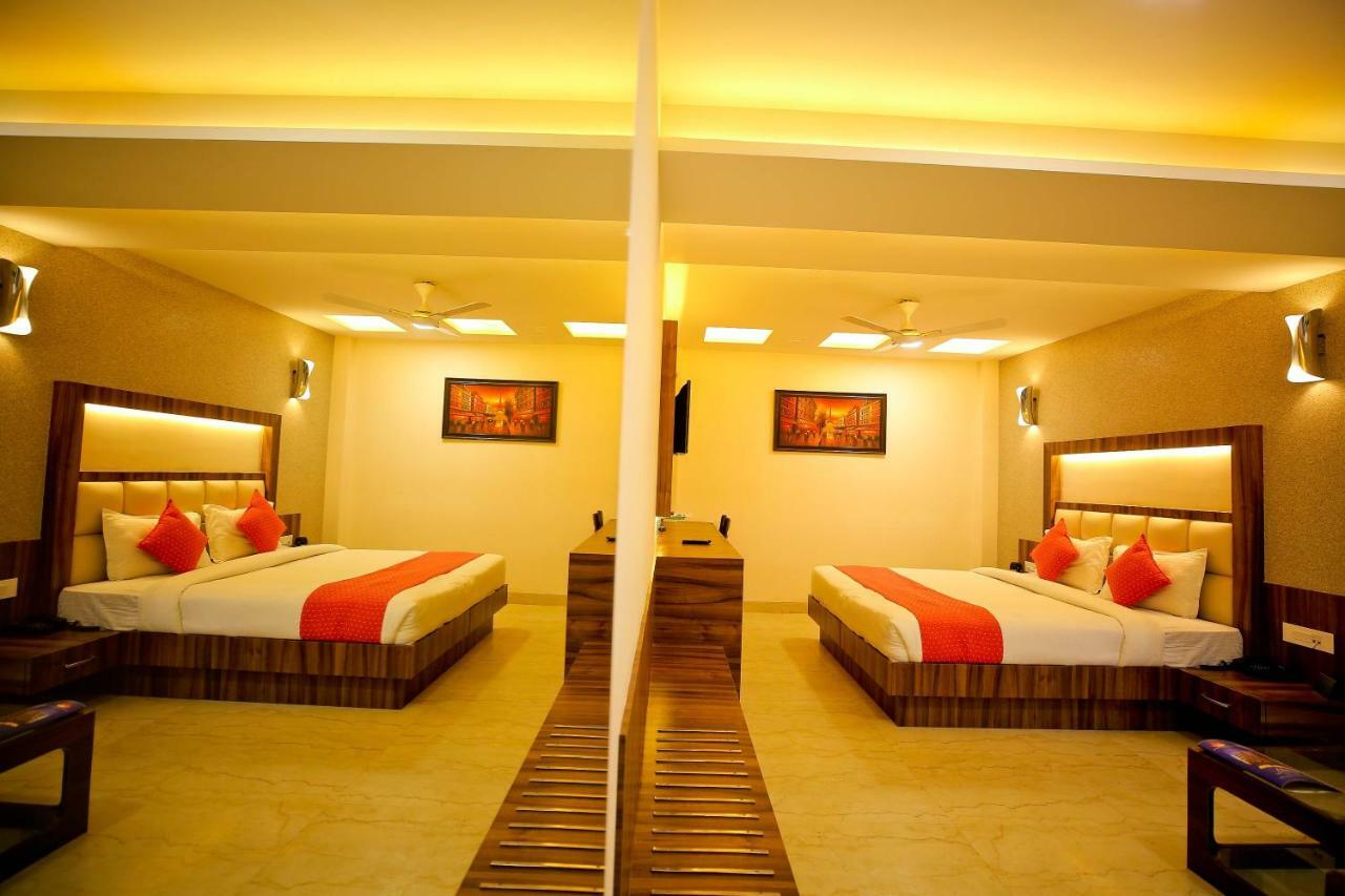 Hotel Moti Palace Агра Екстериор снимка