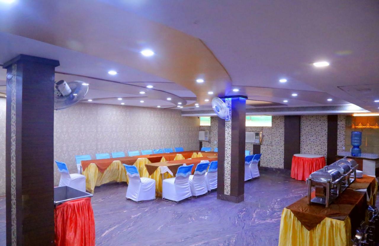 Hotel Moti Palace Агра Екстериор снимка