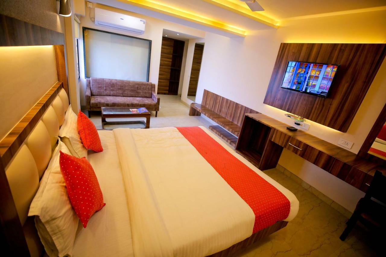 Hotel Moti Palace Агра Екстериор снимка