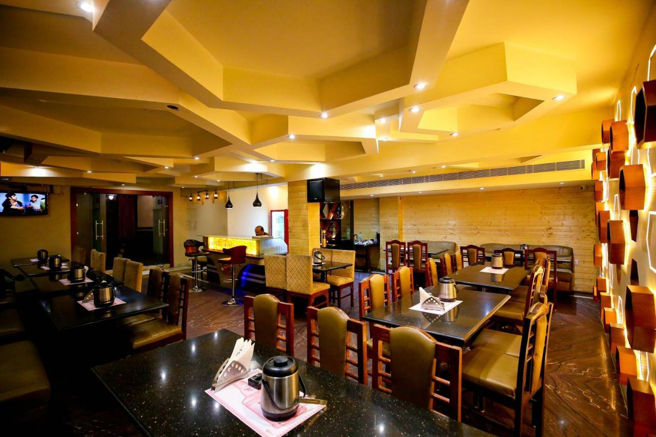 Hotel Moti Palace Агра Екстериор снимка