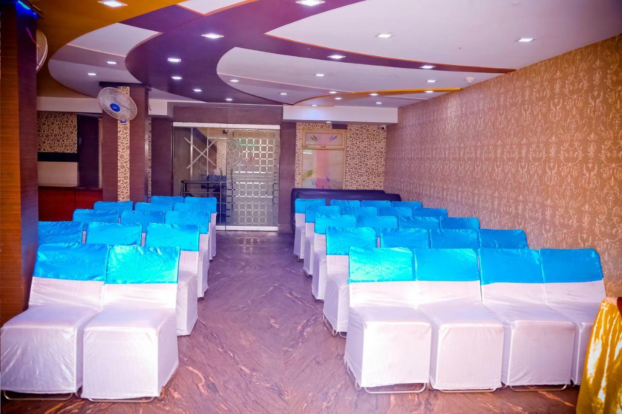 Hotel Moti Palace Агра Екстериор снимка
