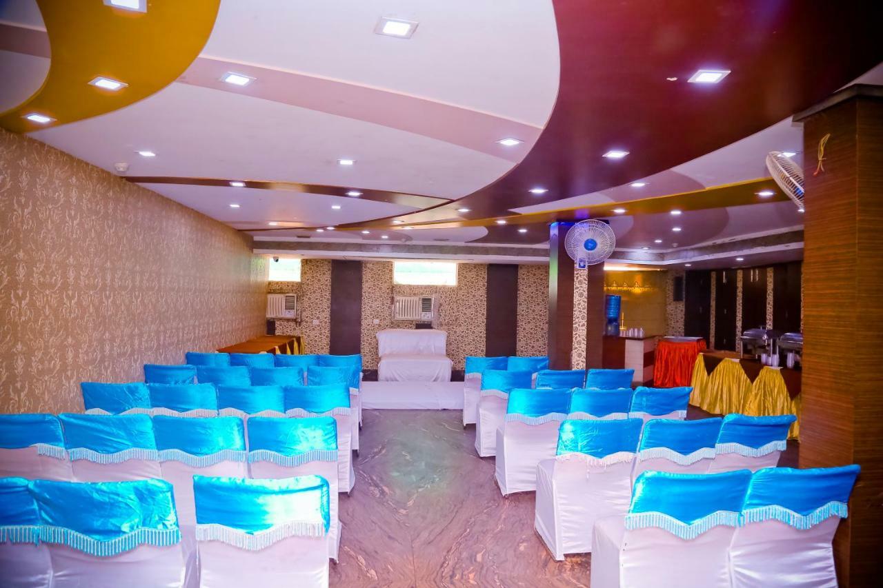 Hotel Moti Palace Агра Екстериор снимка